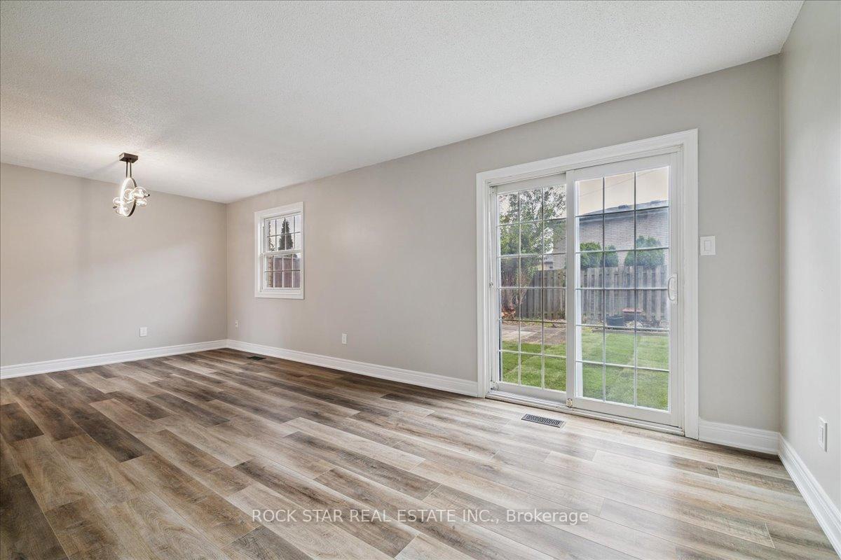 Photo 15 of 61 Adis Avenue, Hamilton, Gurnett — HOMEH