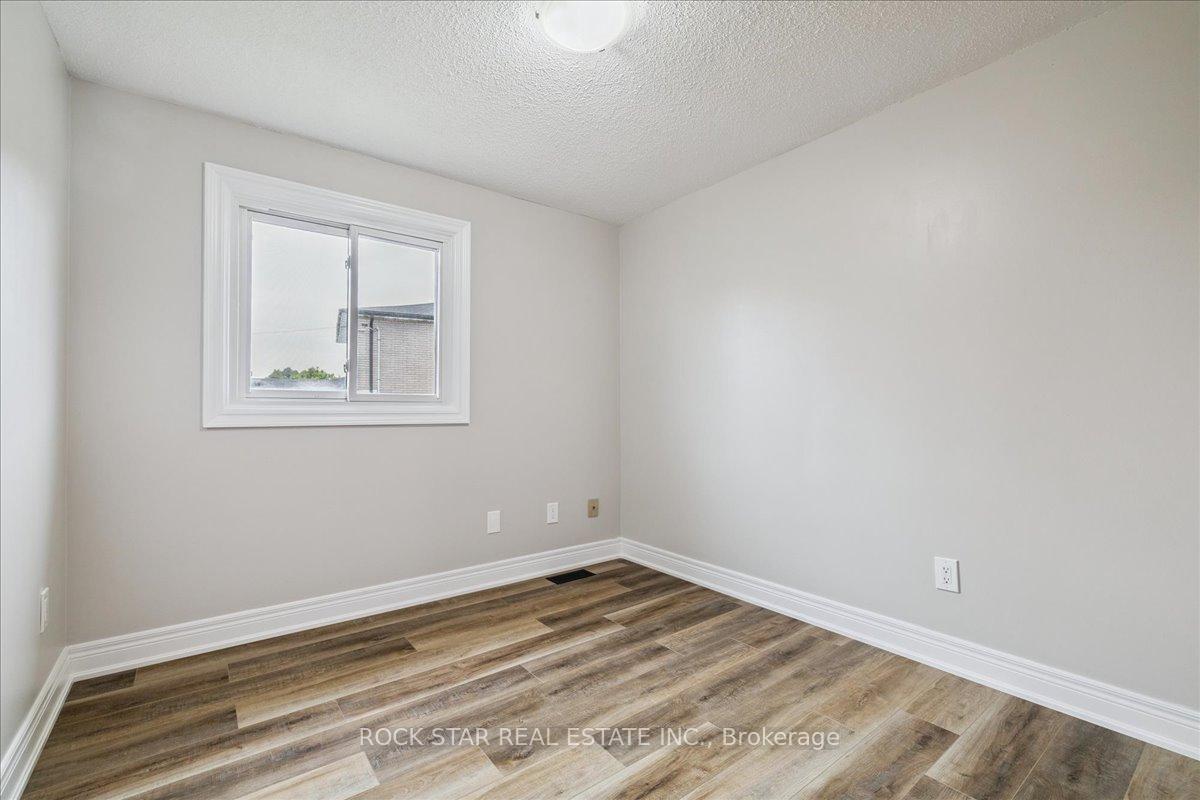 Photo 25 of 61 Adis Avenue, Hamilton, Gurnett — HOMEH
