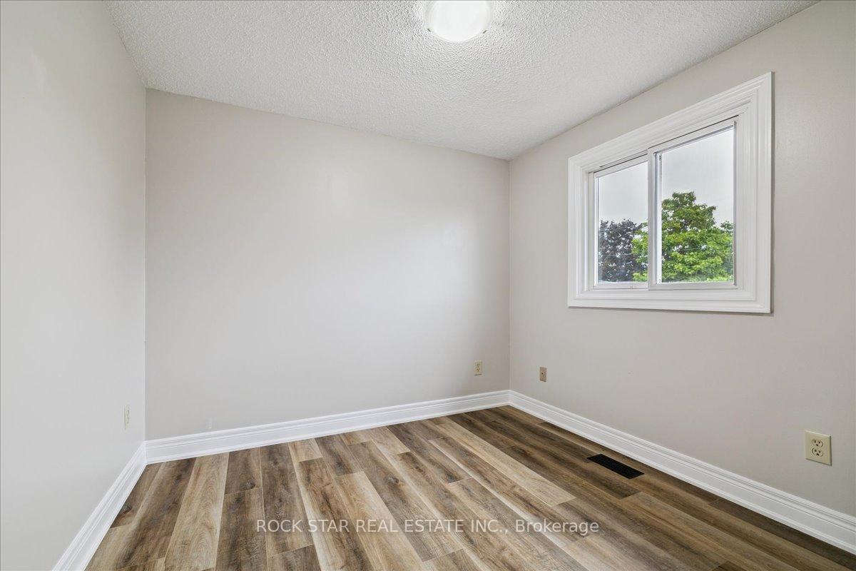 Photo 27 of 61 Adis Avenue, Hamilton, Gurnett — HOMEH