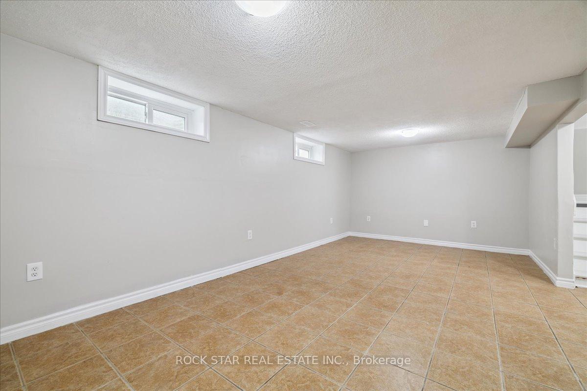 Photo 34 of 61 Adis Avenue, Hamilton, Gurnett — HOMEH