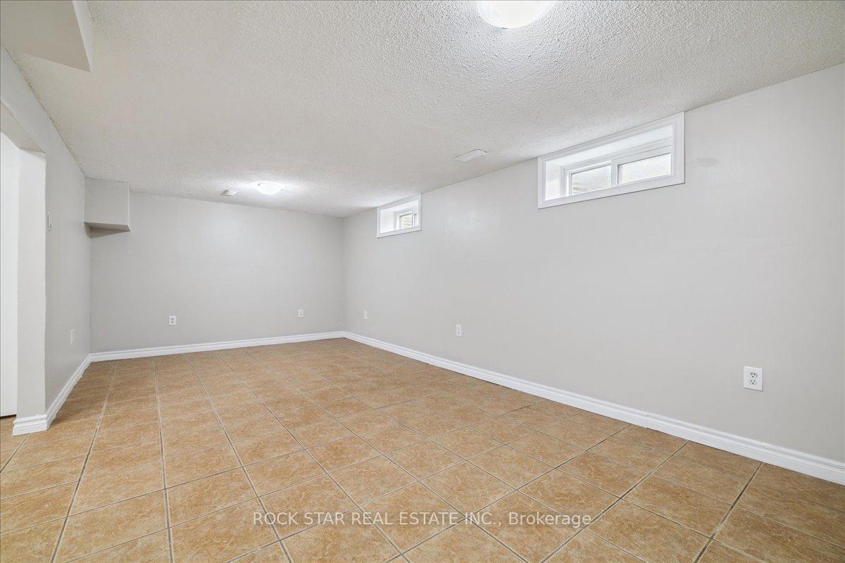 Photo 35 of 61 Adis Avenue, Hamilton, Gurnett — HOMEH