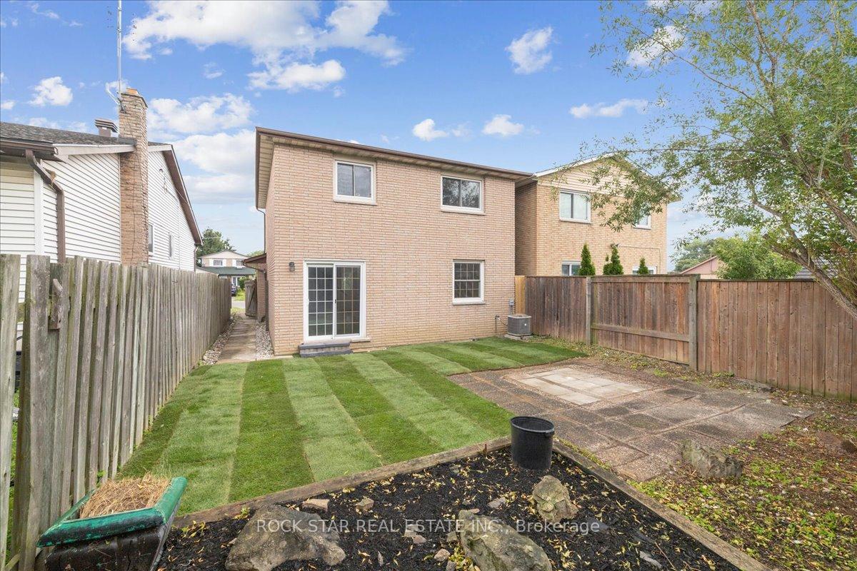 Photo 37 of 61 Adis Avenue, Hamilton, Gurnett — HOMEH