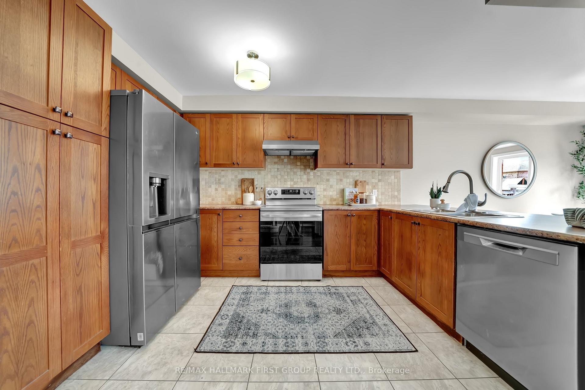 Photo 5 of 37 Westover Drive, Clarington, Bowmanville — HOMEH