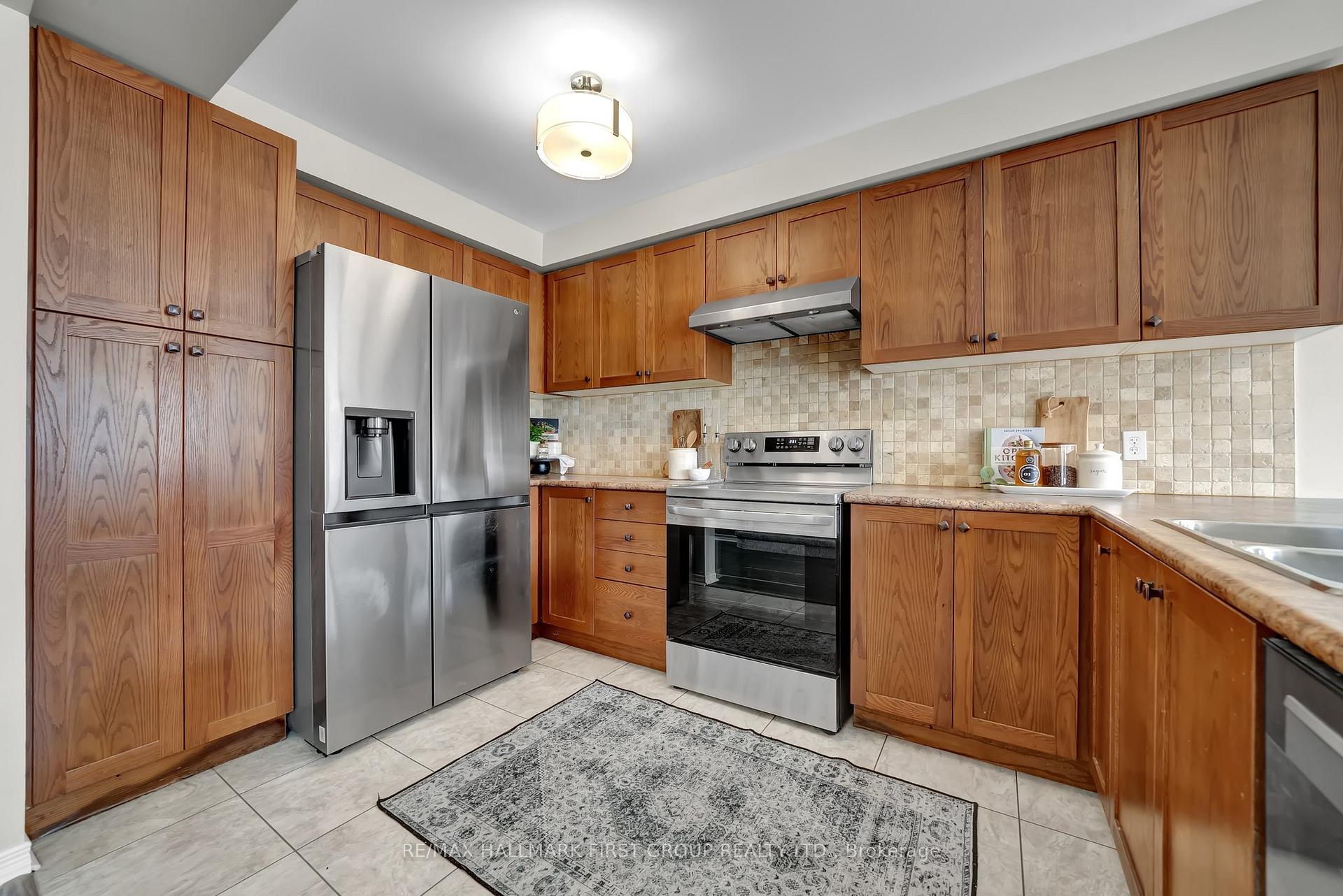 Photo 7 of 37 Westover Drive, Clarington, Bowmanville — HOMEH