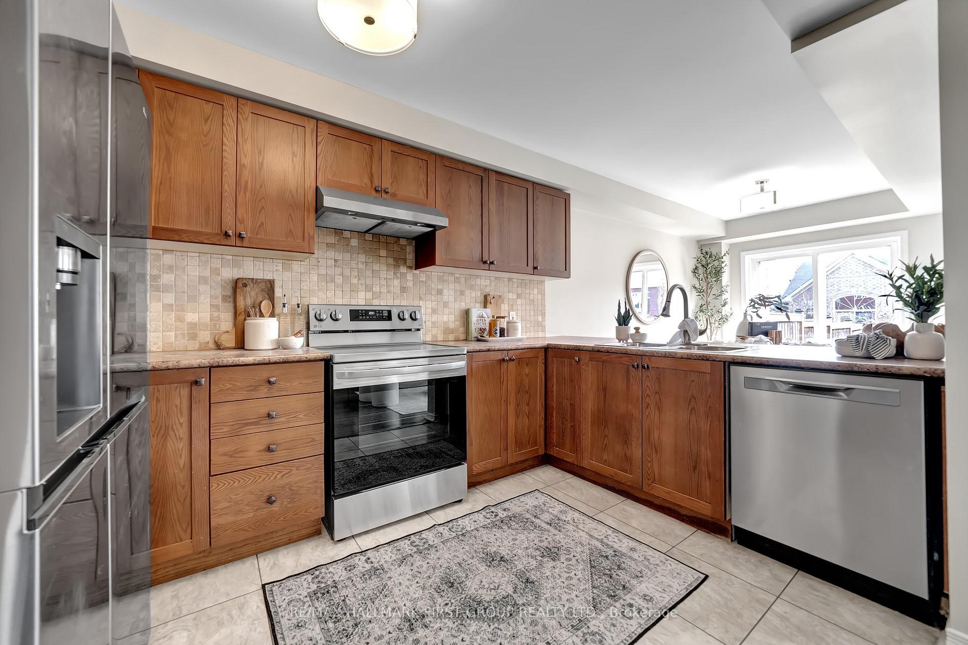 Photo 8 of 37 Westover Drive, Clarington, Bowmanville — HOMEH