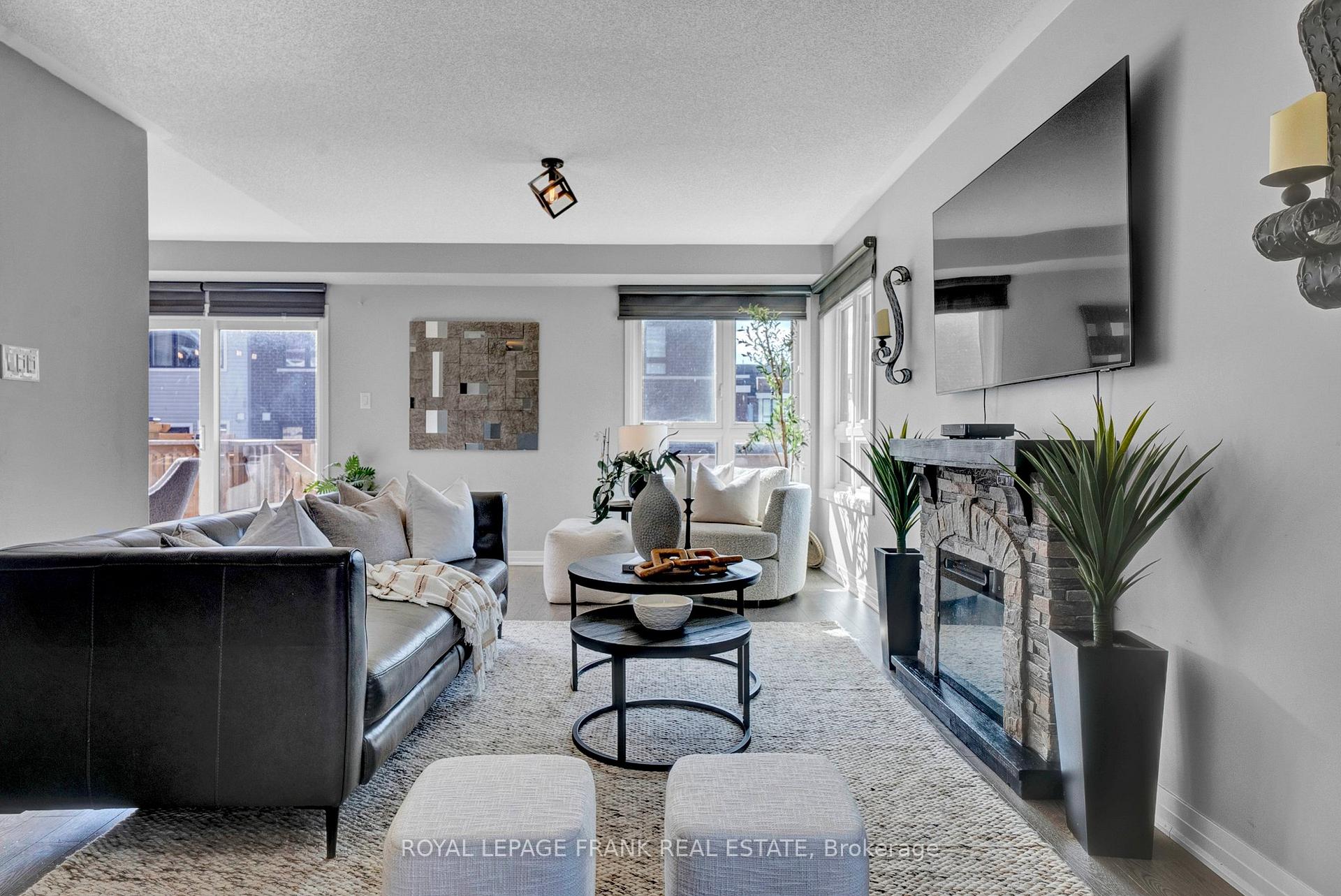 Photo 6 of 48 Caspian Square, Clarington, Bowmanville — HOMEH
