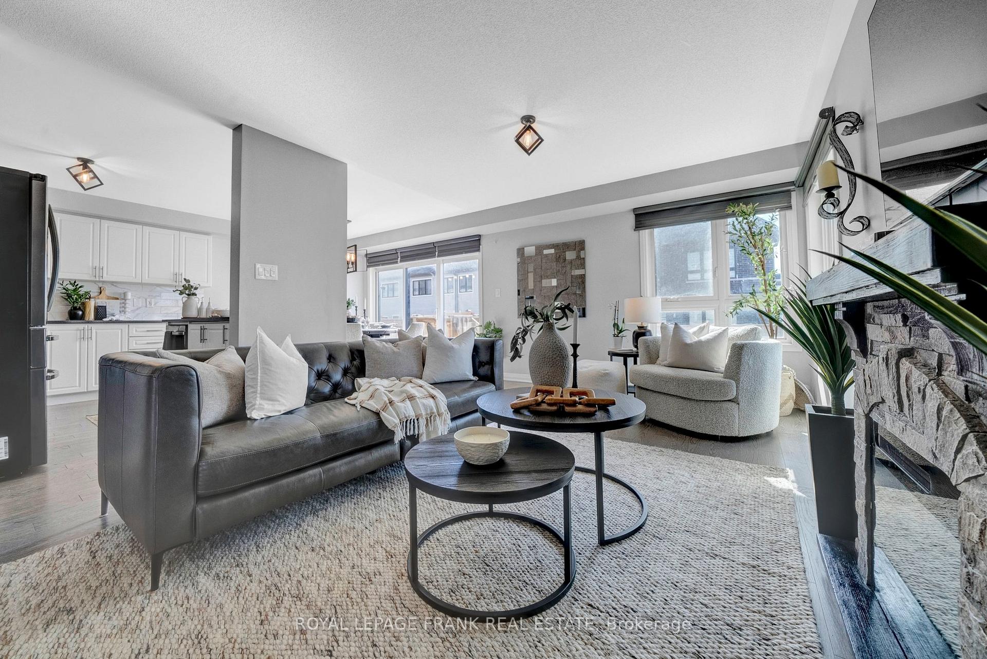 Photo 7 of 48 Caspian Square, Clarington, Bowmanville — HOMEH
