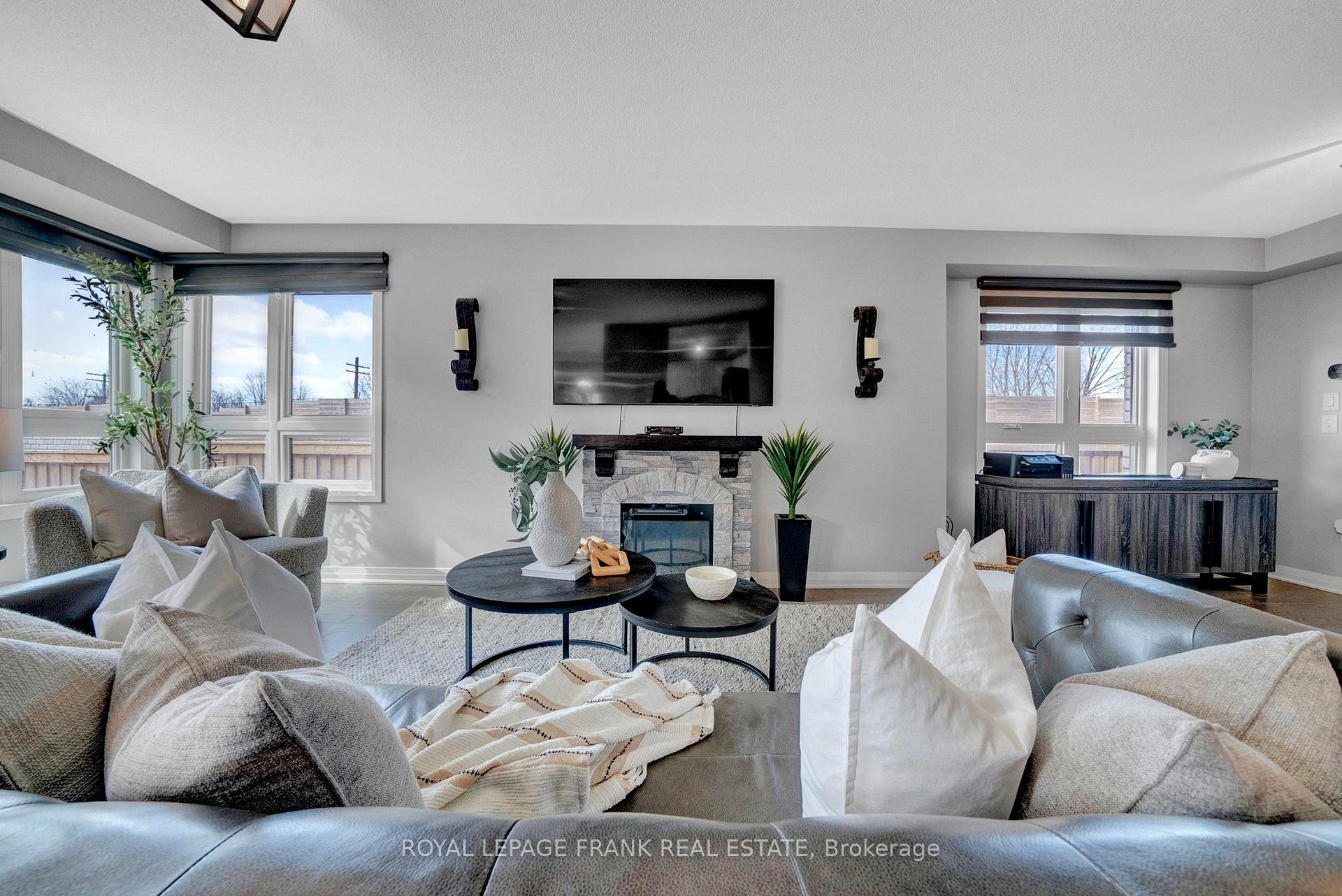 Photo 9 of 48 Caspian Square, Clarington, Bowmanville — HOMEH