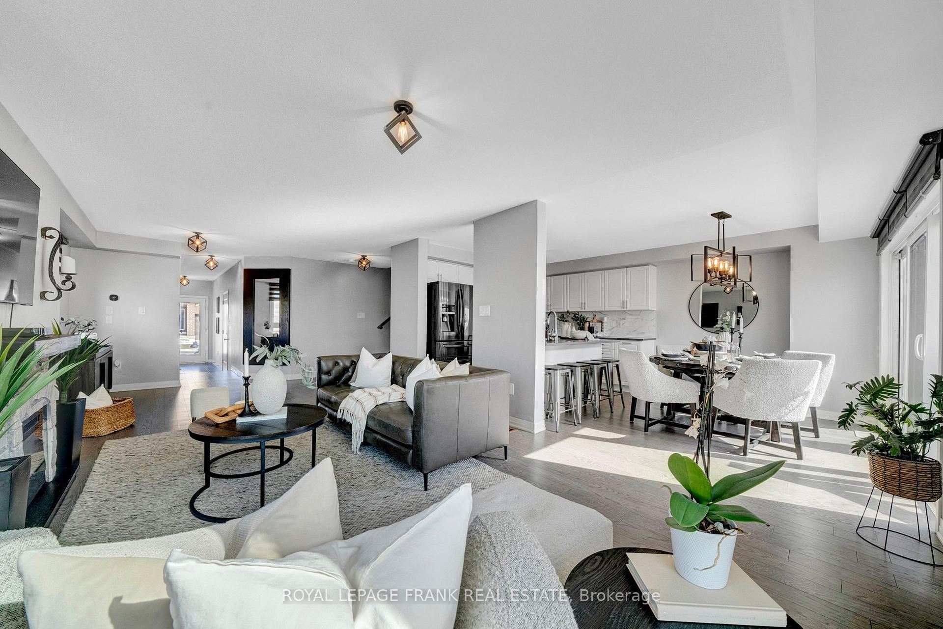 Photo 10 of 48 Caspian Square, Clarington, Bowmanville — HOMEH