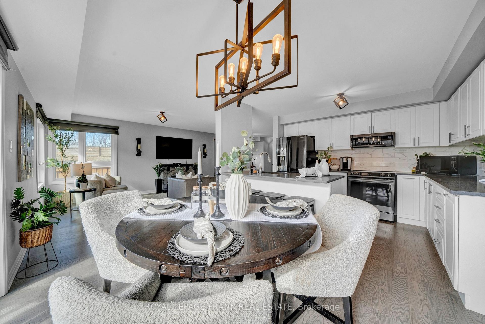 Photo 12 of 48 Caspian Square, Clarington, Bowmanville — HOMEH