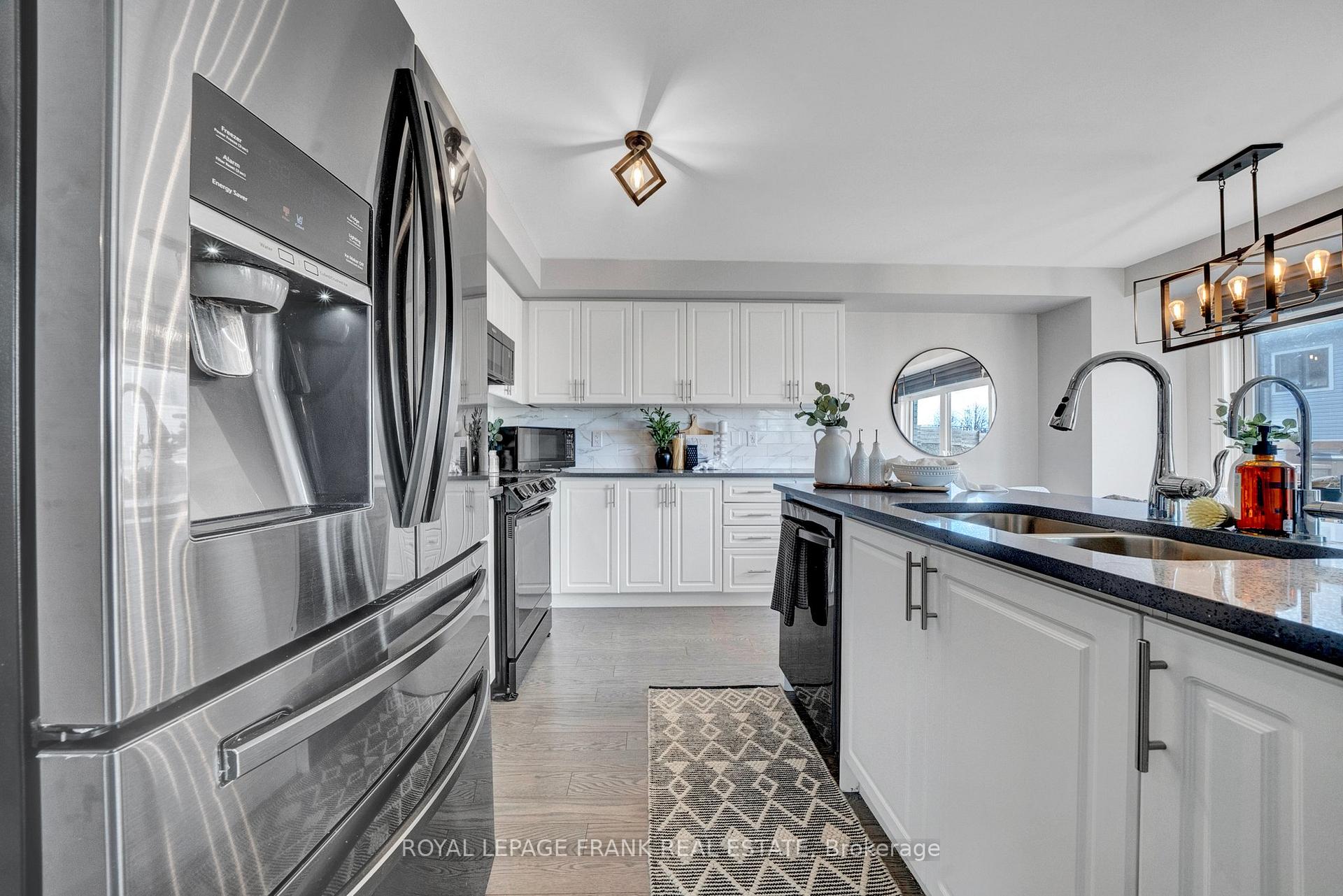 Photo 15 of 48 Caspian Square, Clarington, Bowmanville — HOMEH