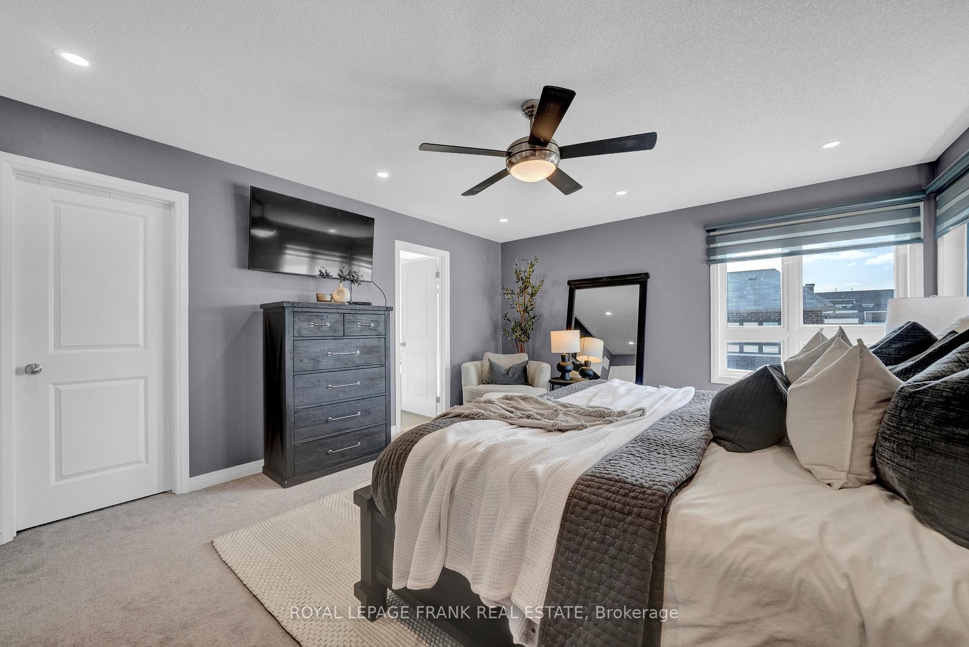 Photo 18 of 48 Caspian Square, Clarington, Bowmanville — HOMEH