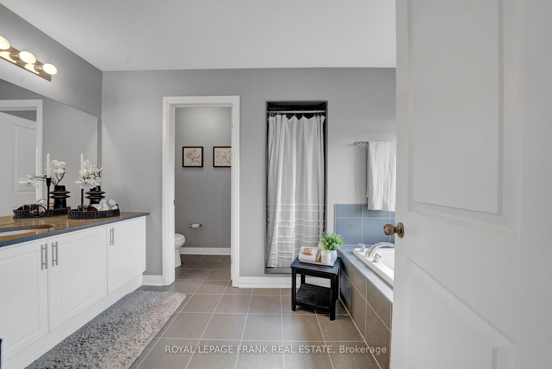 Photo 19 of 48 Caspian Square, Clarington, Bowmanville — HOMEH