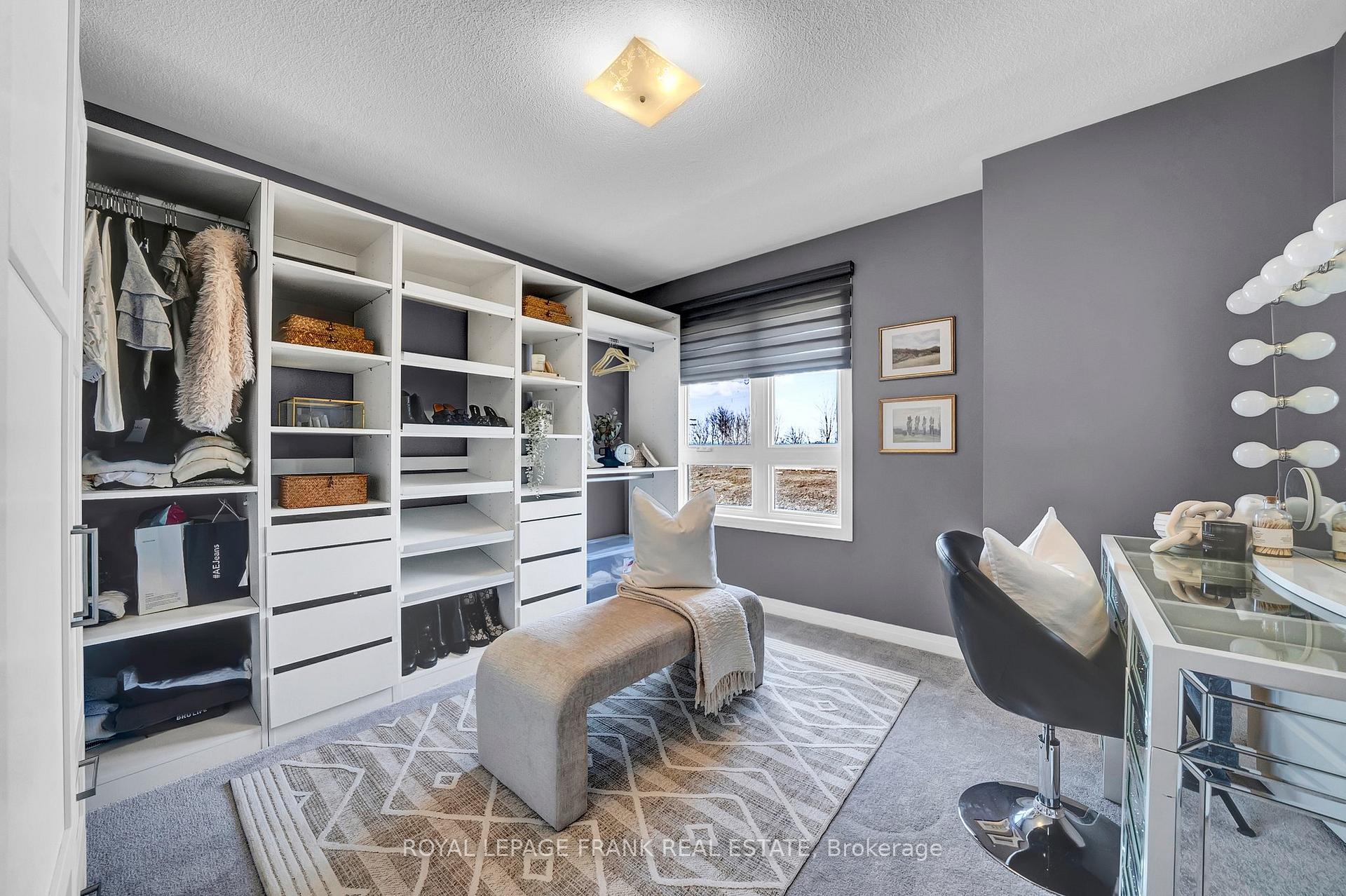 Photo 23 of 48 Caspian Square, Clarington, Bowmanville — HOMEH