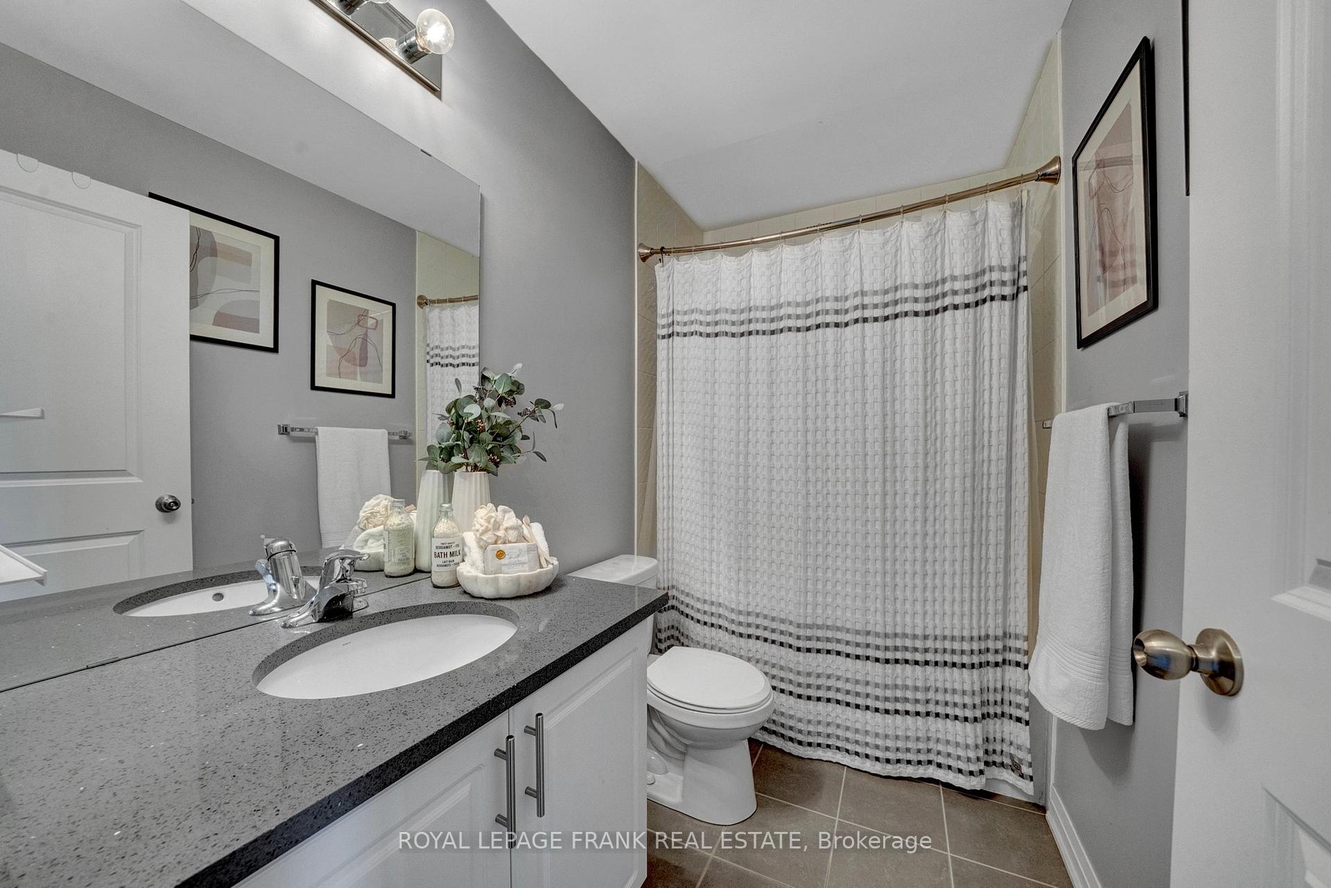 Photo 24 of 48 Caspian Square, Clarington, Bowmanville — HOMEH