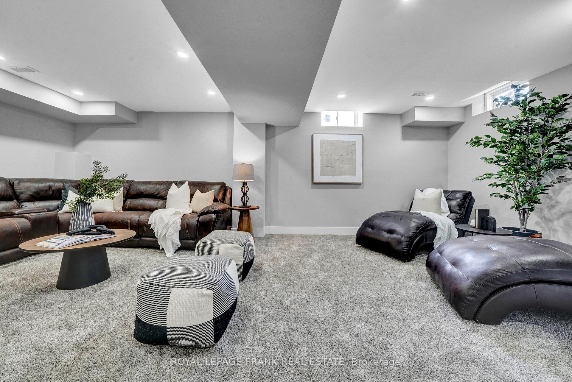 Photo 25 of 48 Caspian Square, Clarington, Bowmanville — HOMEH
