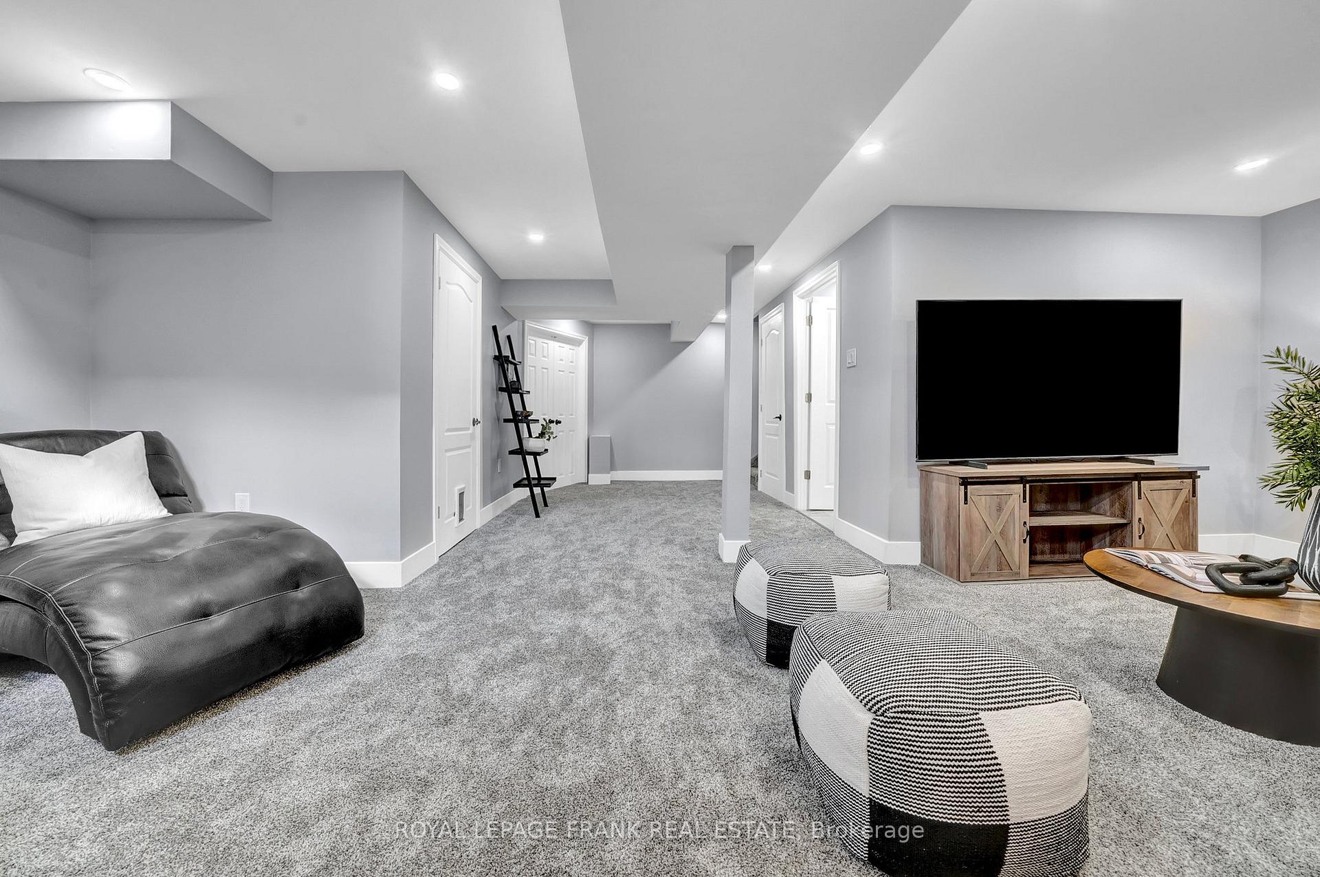 Photo 27 of 48 Caspian Square, Clarington, Bowmanville — HOMEH