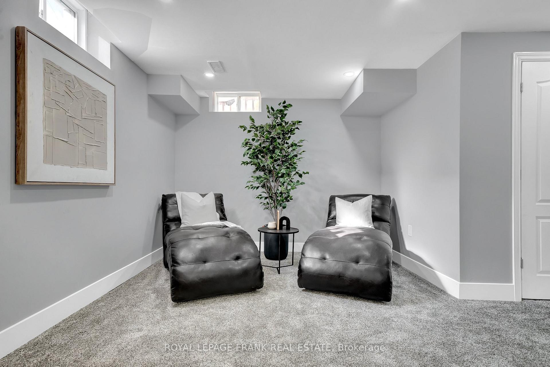 Photo 28 of 48 Caspian Square, Clarington, Bowmanville — HOMEH