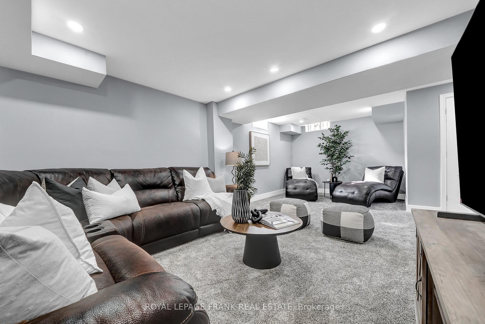 Photo 29 of 48 Caspian Square, Clarington, Bowmanville — HOMEH
