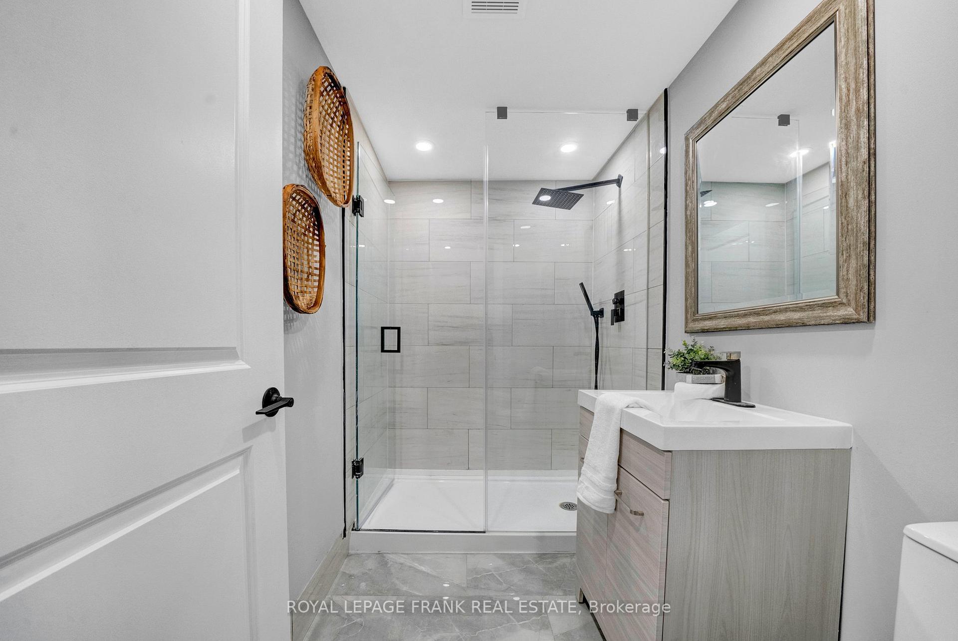 Photo 30 of 48 Caspian Square, Clarington, Bowmanville — HOMEH