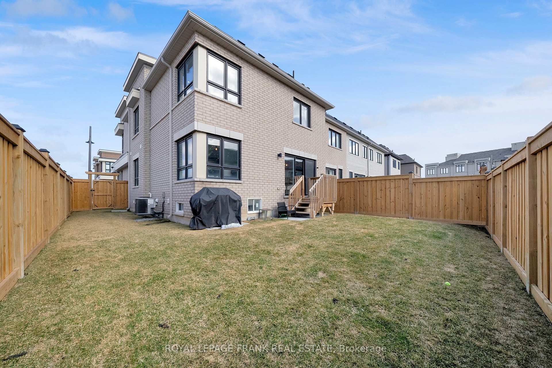 Photo 31 of 48 Caspian Square, Clarington, Bowmanville — HOMEH