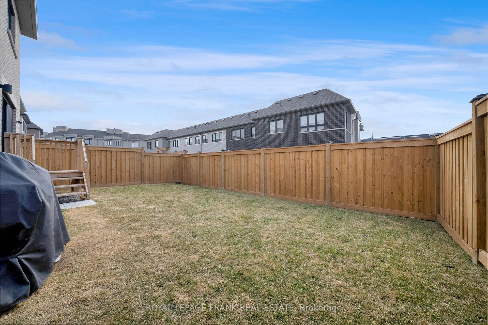 Photo 32 of 48 Caspian Square, Clarington, Bowmanville — HOMEH