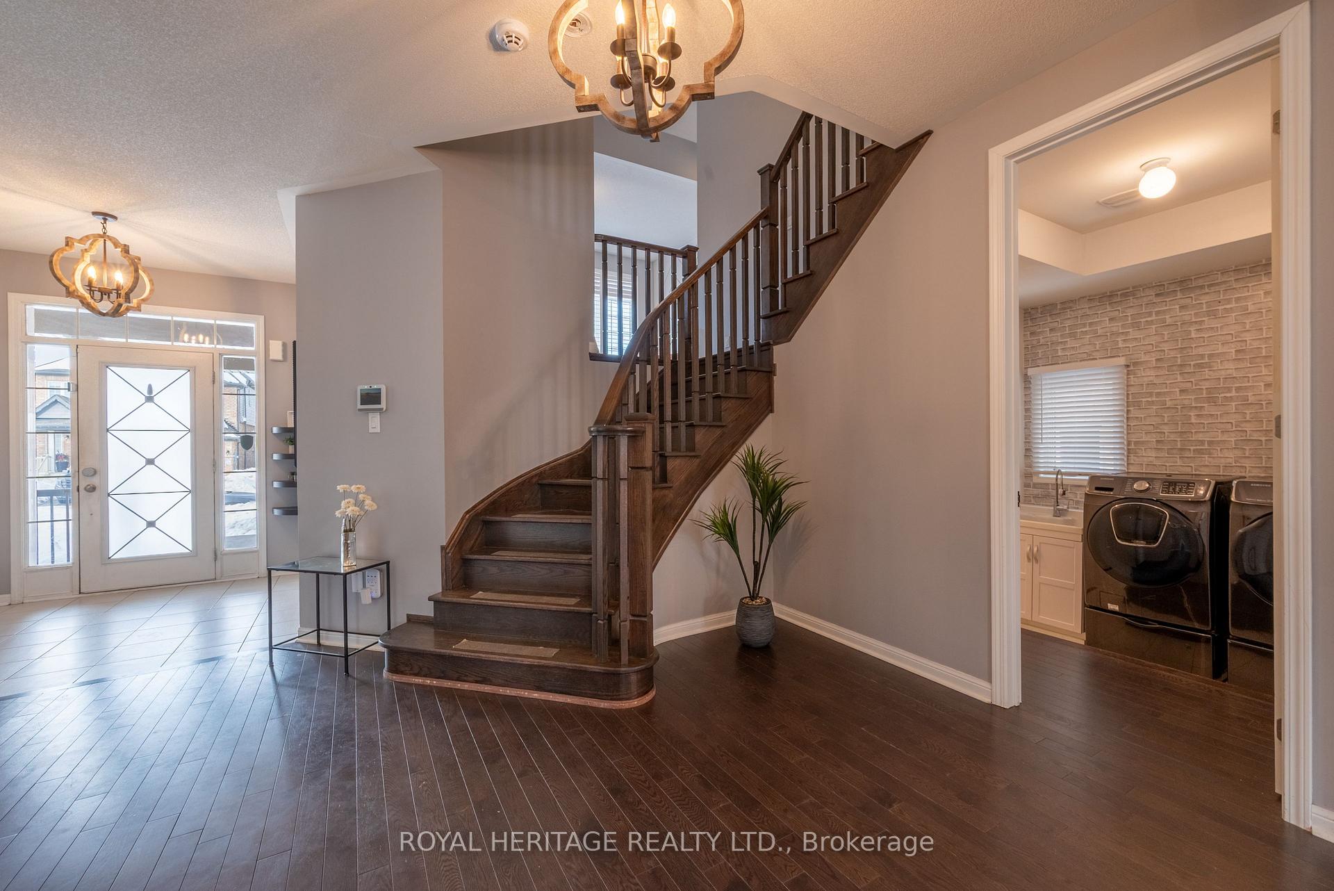 Photo 4 of 51 Henry Smith Avenue, Clarington, Bowmanville — HOMEH