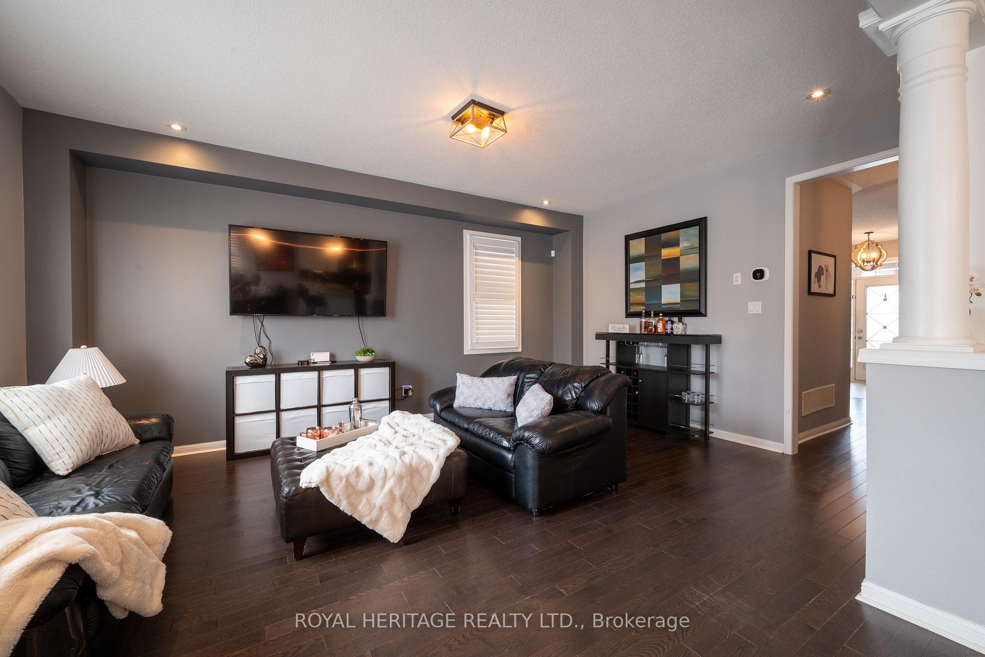Photo 8 of 51 Henry Smith Avenue, Clarington, Bowmanville — HOMEH