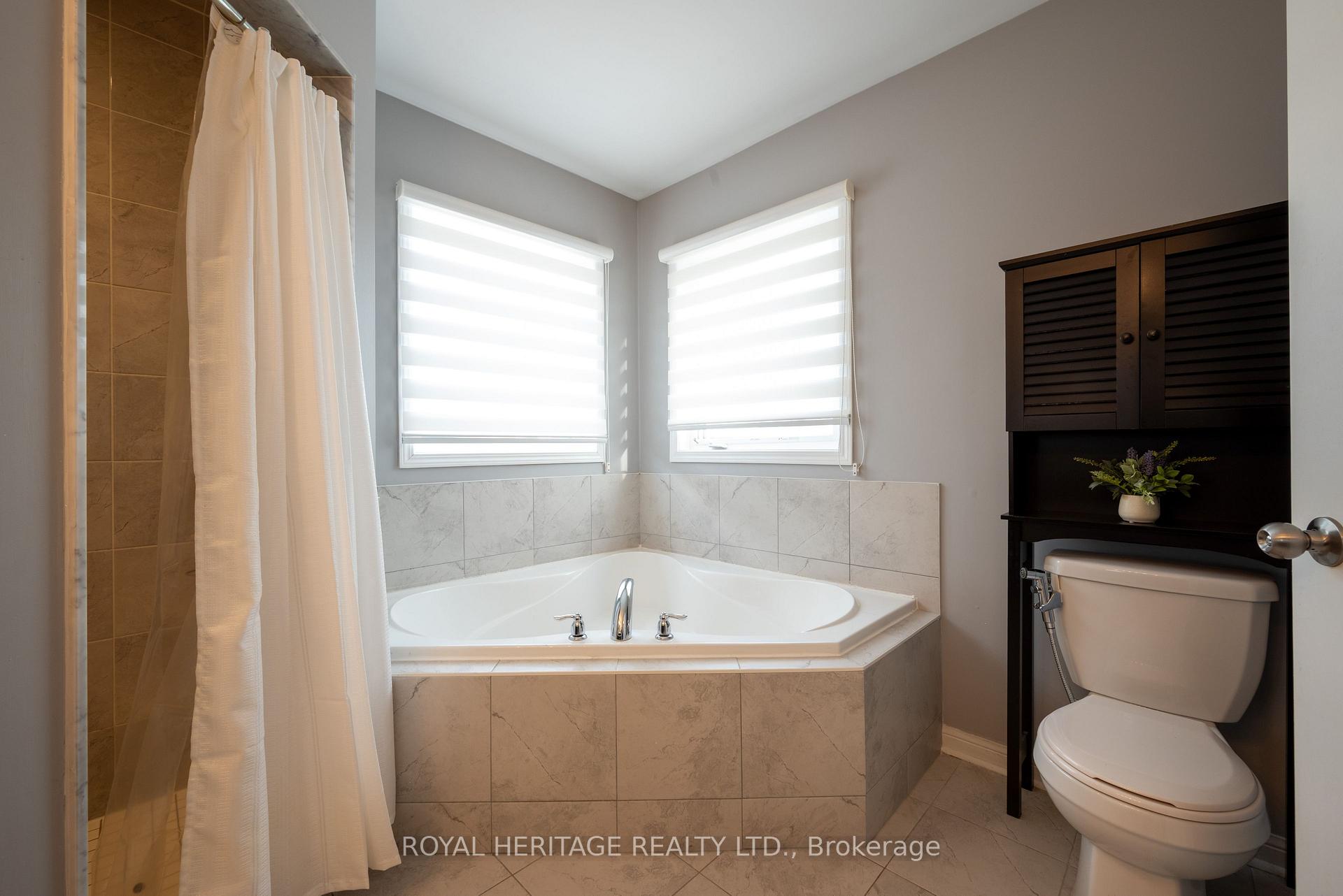 Photo 28 of 51 Henry Smith Avenue, Clarington, Bowmanville — HOMEH