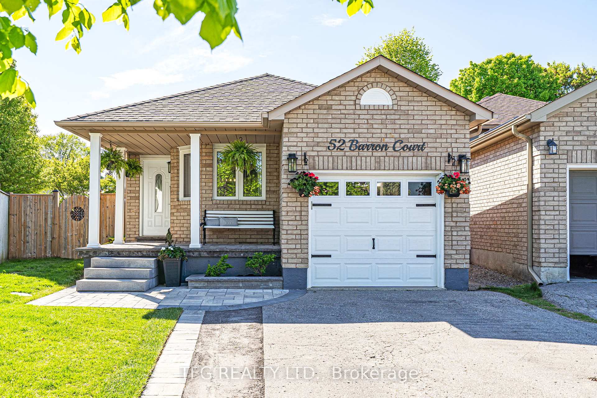 Photo 1 of 52 Barron Court, Clarington, Courtice — HOMEH