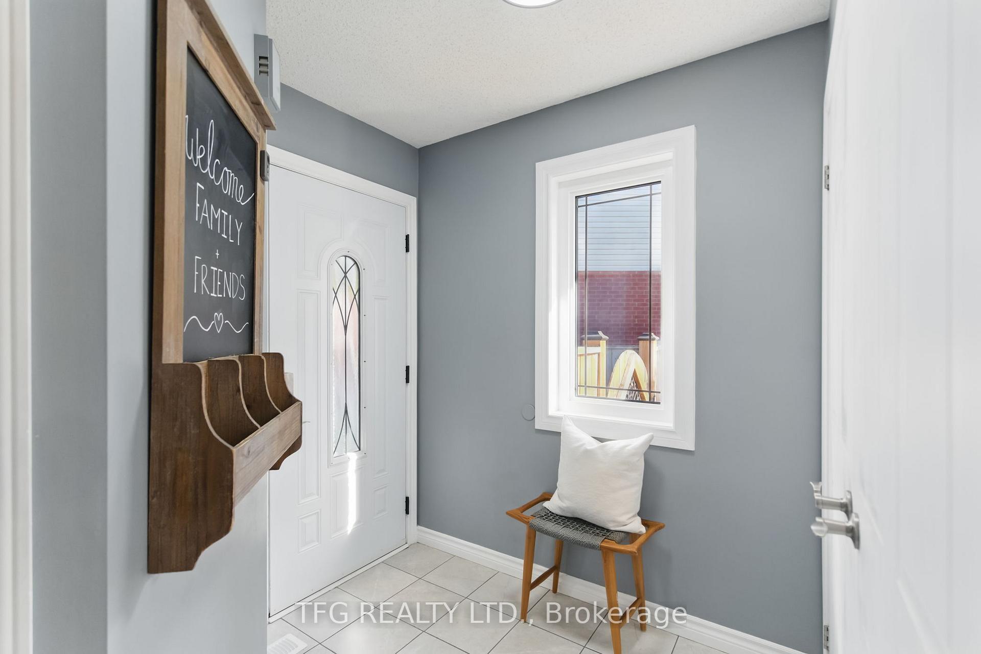 Photo 3 of 52 Barron Court, Clarington, Courtice — HOMEH