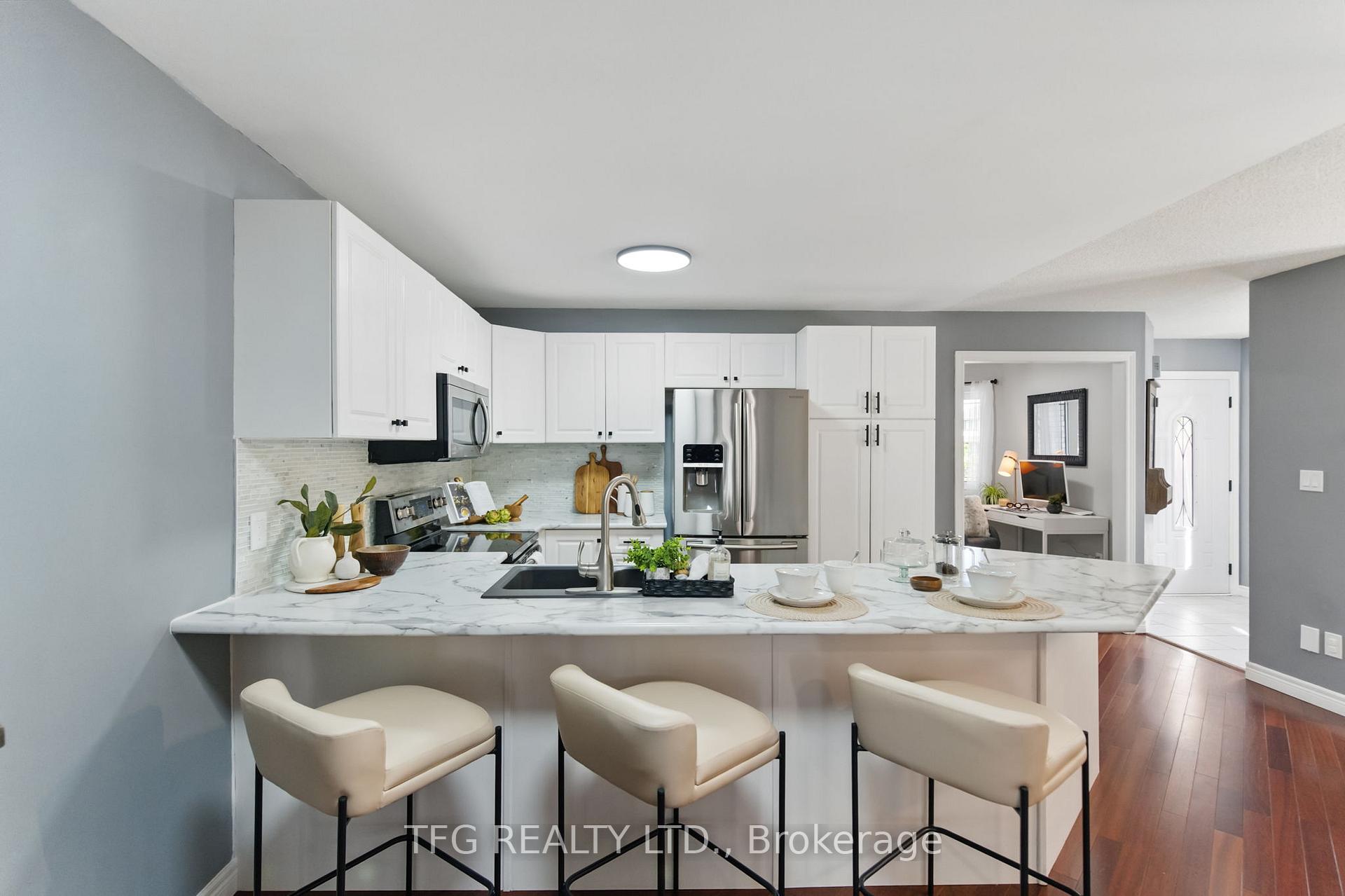 Photo 10 of 52 Barron Court, Clarington, Courtice — HOMEH