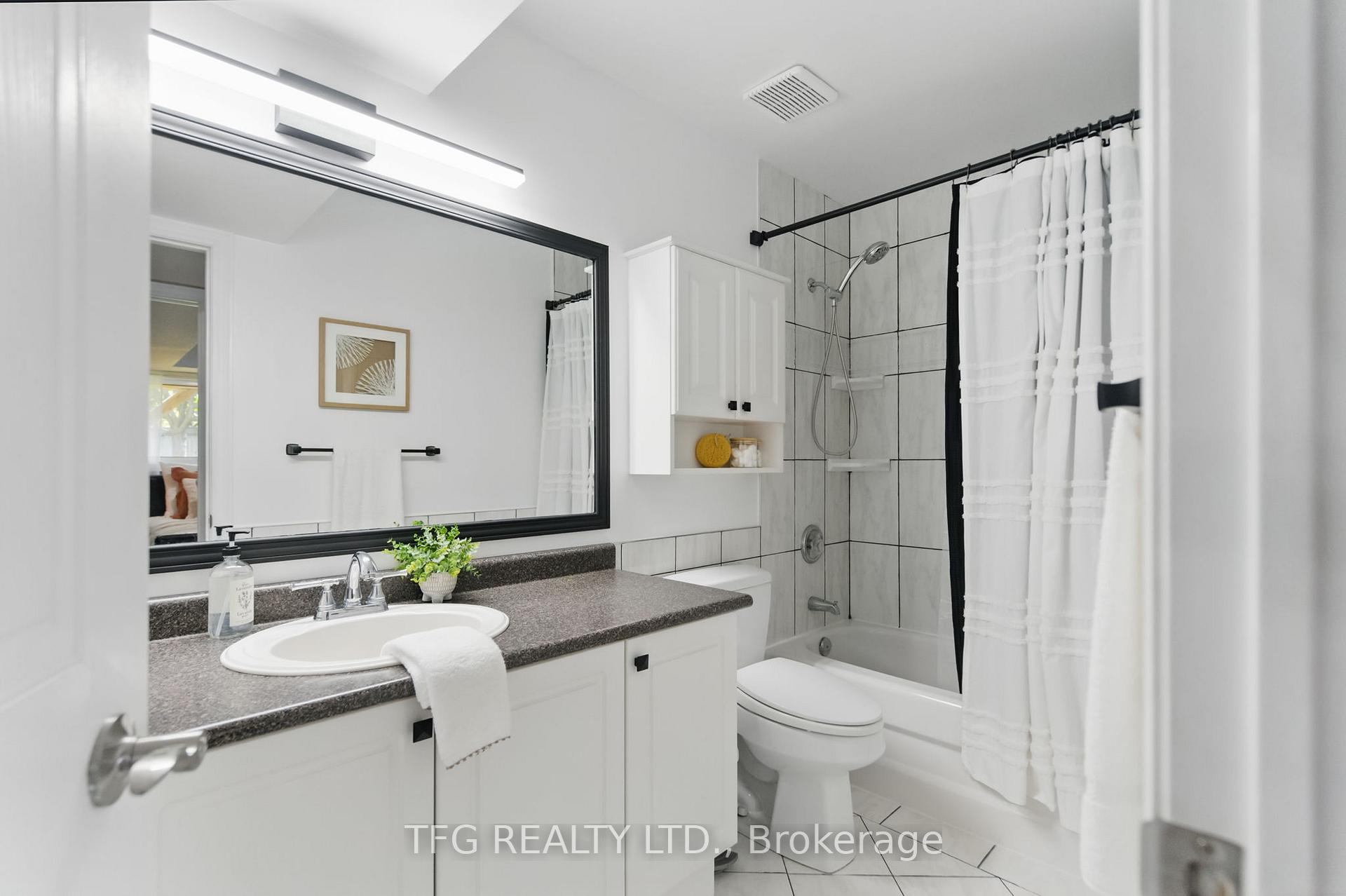 Photo 16 of 52 Barron Court, Clarington, Courtice — HOMEH