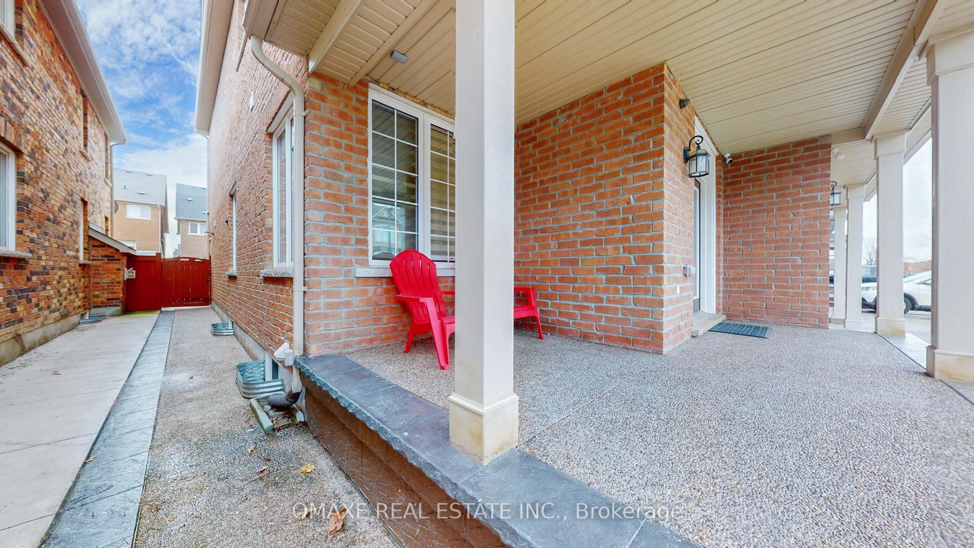 Front of 218 Bonnieglen Farm Boulevard