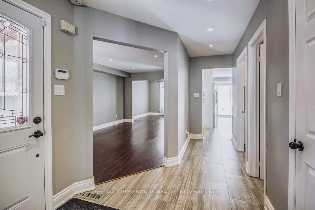Photo 4 of 34 Noake Crescent, Ajax, Central — HOMEH