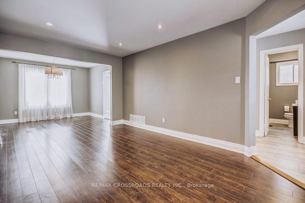 Photo 5 of 34 Noake Crescent, Ajax, Central — HOMEH