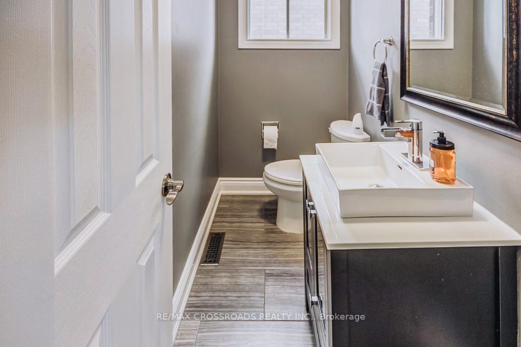 Photo 19 of 34 Noake Crescent, Ajax, Central — HOMEH