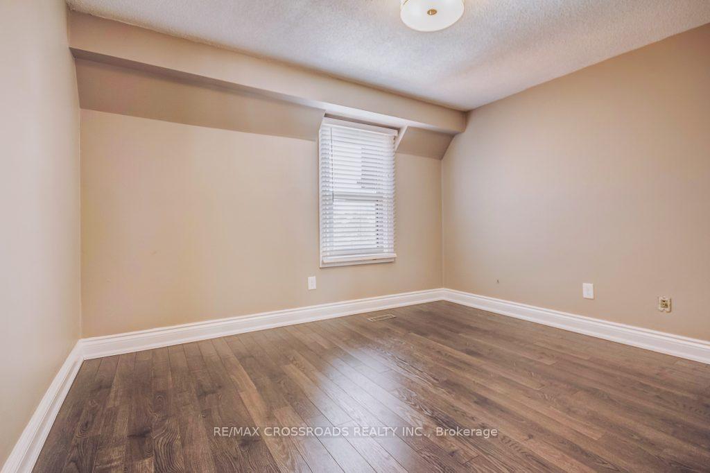 Photo 16 of 34 Noake Crescent, Ajax, Central — HOMEH