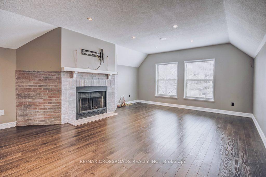 Photo 20 of 34 Noake Crescent, Ajax, Central — HOMEH