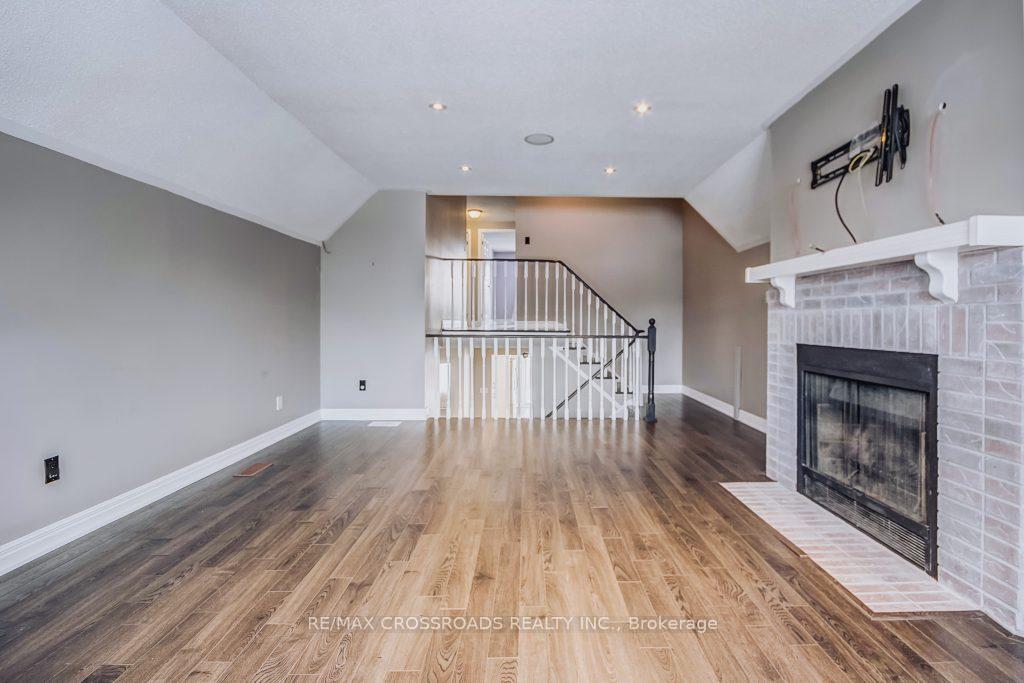 Photo 22 of 34 Noake Crescent, Ajax, Central — HOMEH