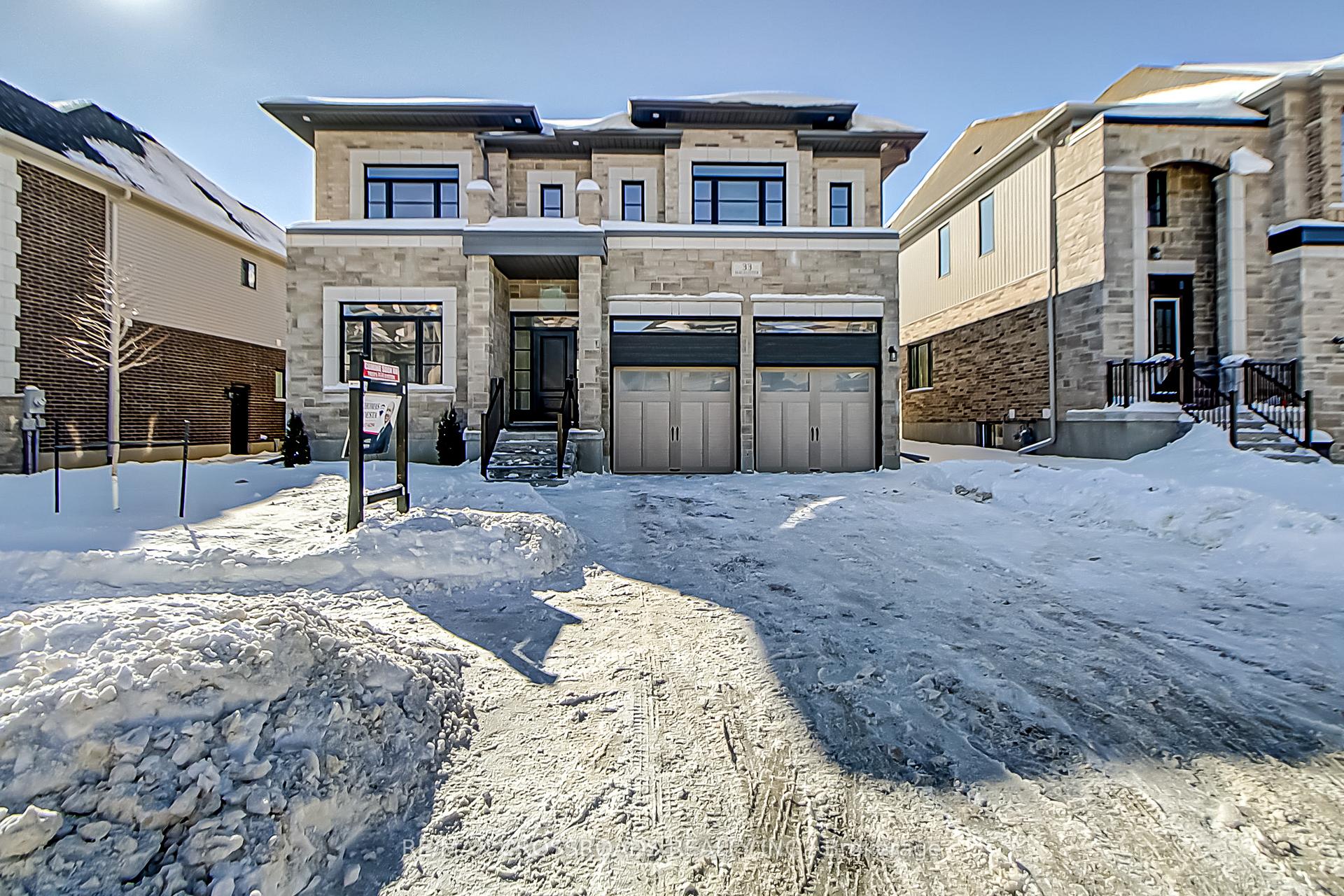 Front of 33 MacAlister Boulevard