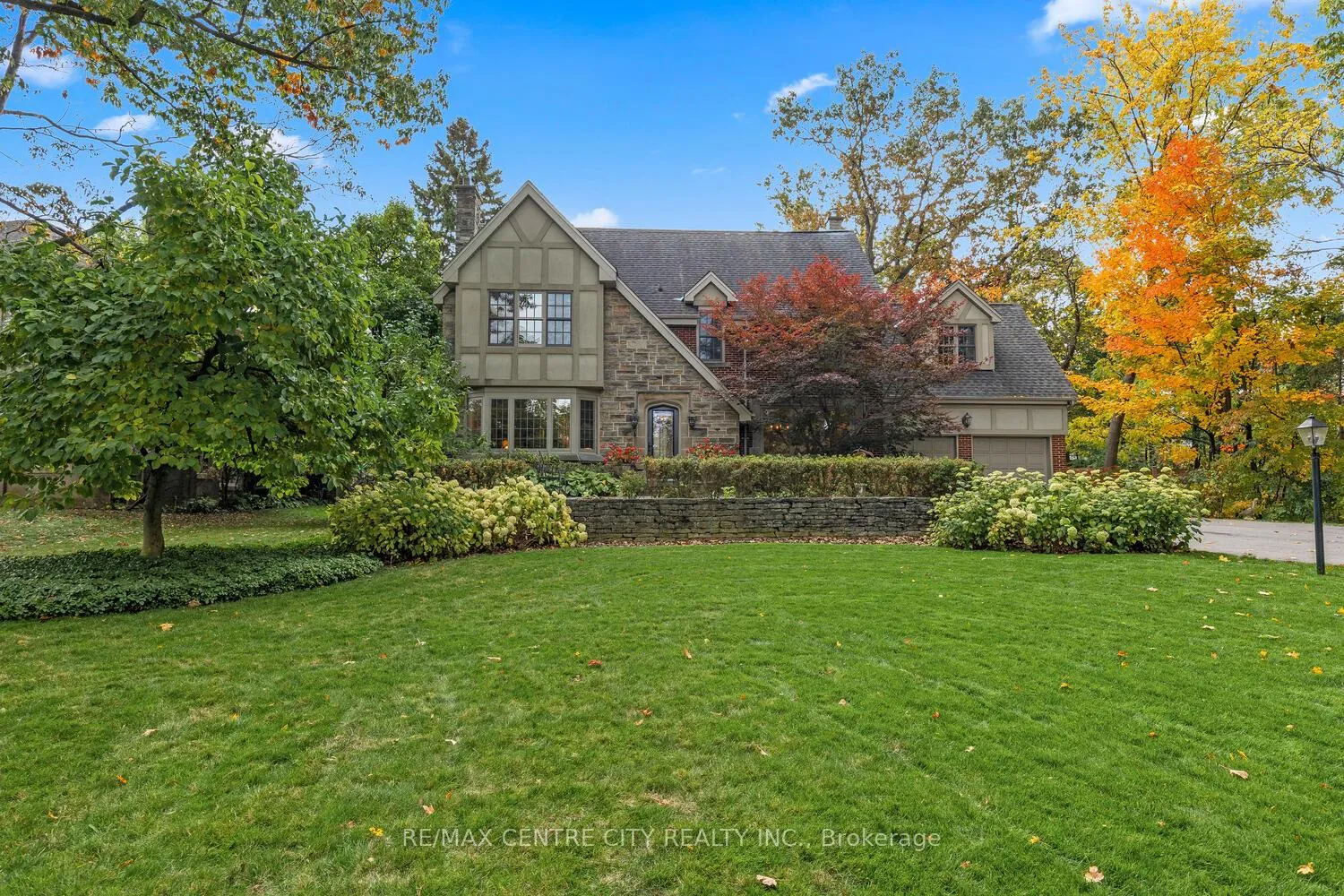 Photo 1 of 1025 Scenic Drive, Hamilton, Mountview — HOMEH