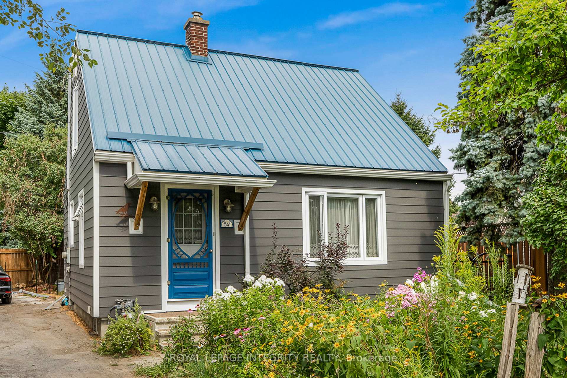 Front of 841 Merivale Road