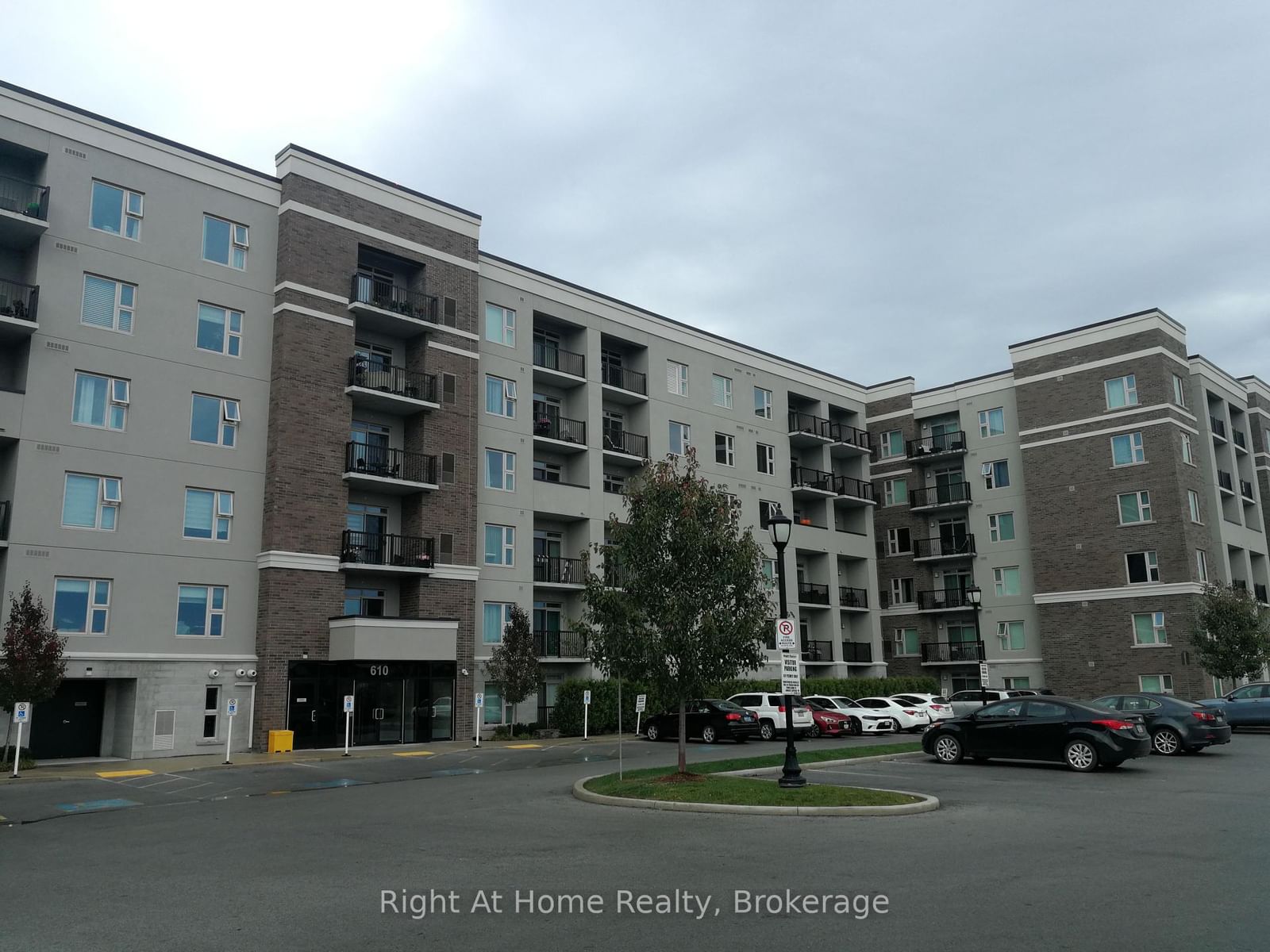 Photo 3 of Unit 414, 610 Farmstead Rd, Milton, Willmott — HOMEH