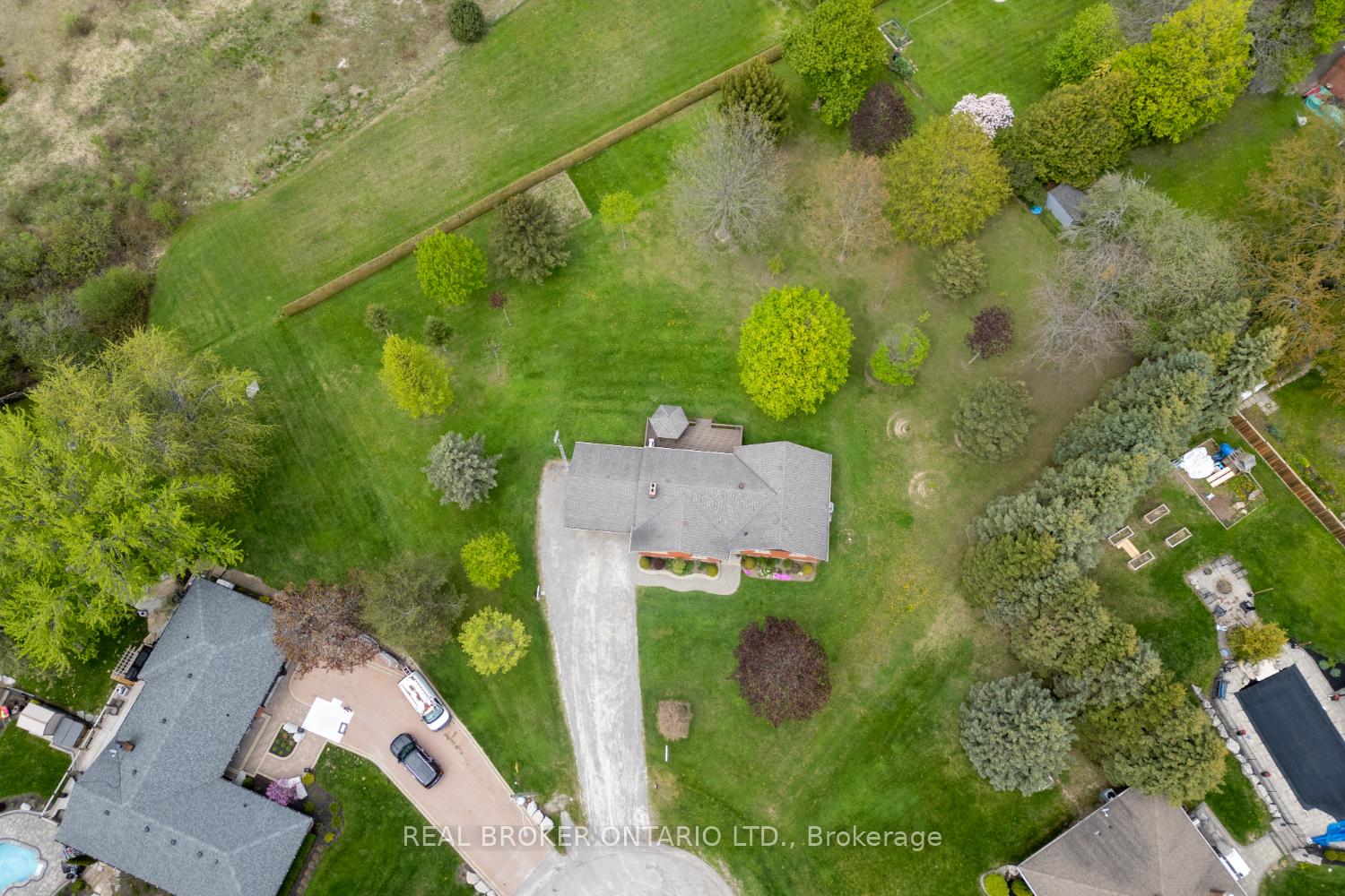 Photo 5 of 5 Hillside Court, Clarington, Rural Clarington — HOMEH