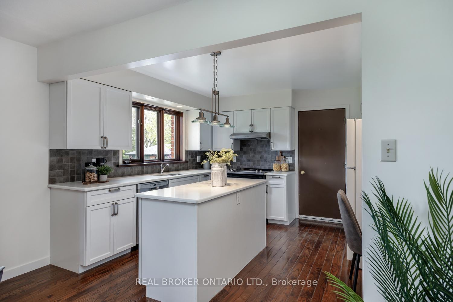 Photo 8 of 5 Hillside Court, Clarington, Rural Clarington — HOMEH