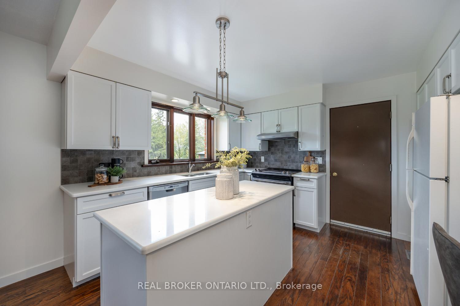 Photo 9 of 5 Hillside Court, Clarington, Rural Clarington — HOMEH