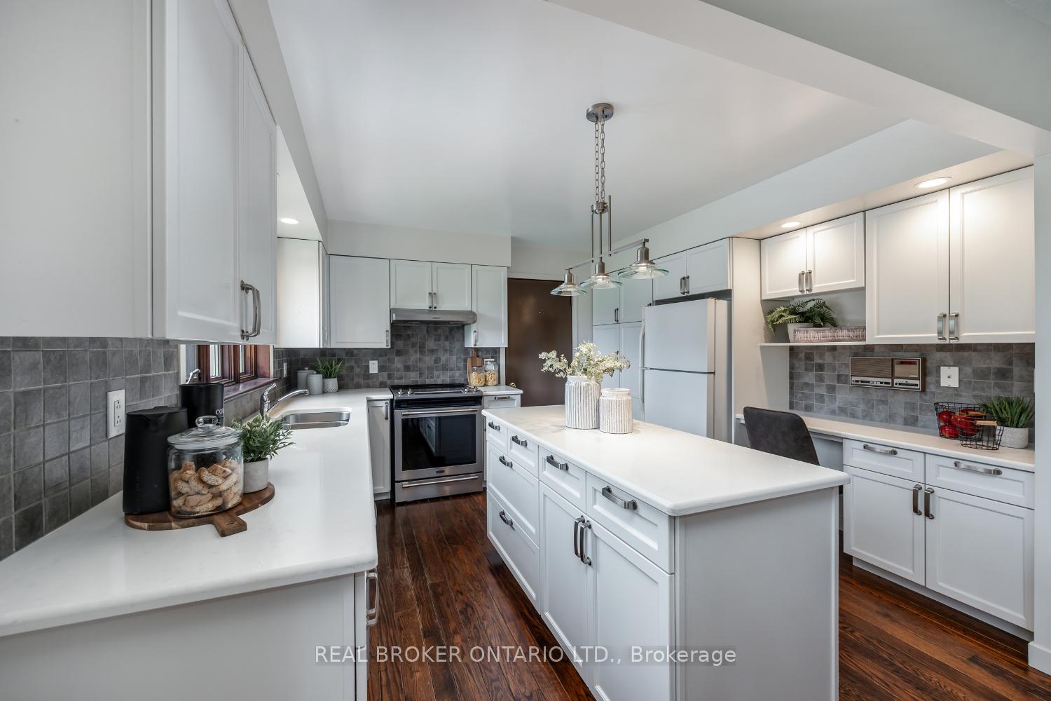 Photo 10 of 5 Hillside Court, Clarington, Rural Clarington — HOMEH