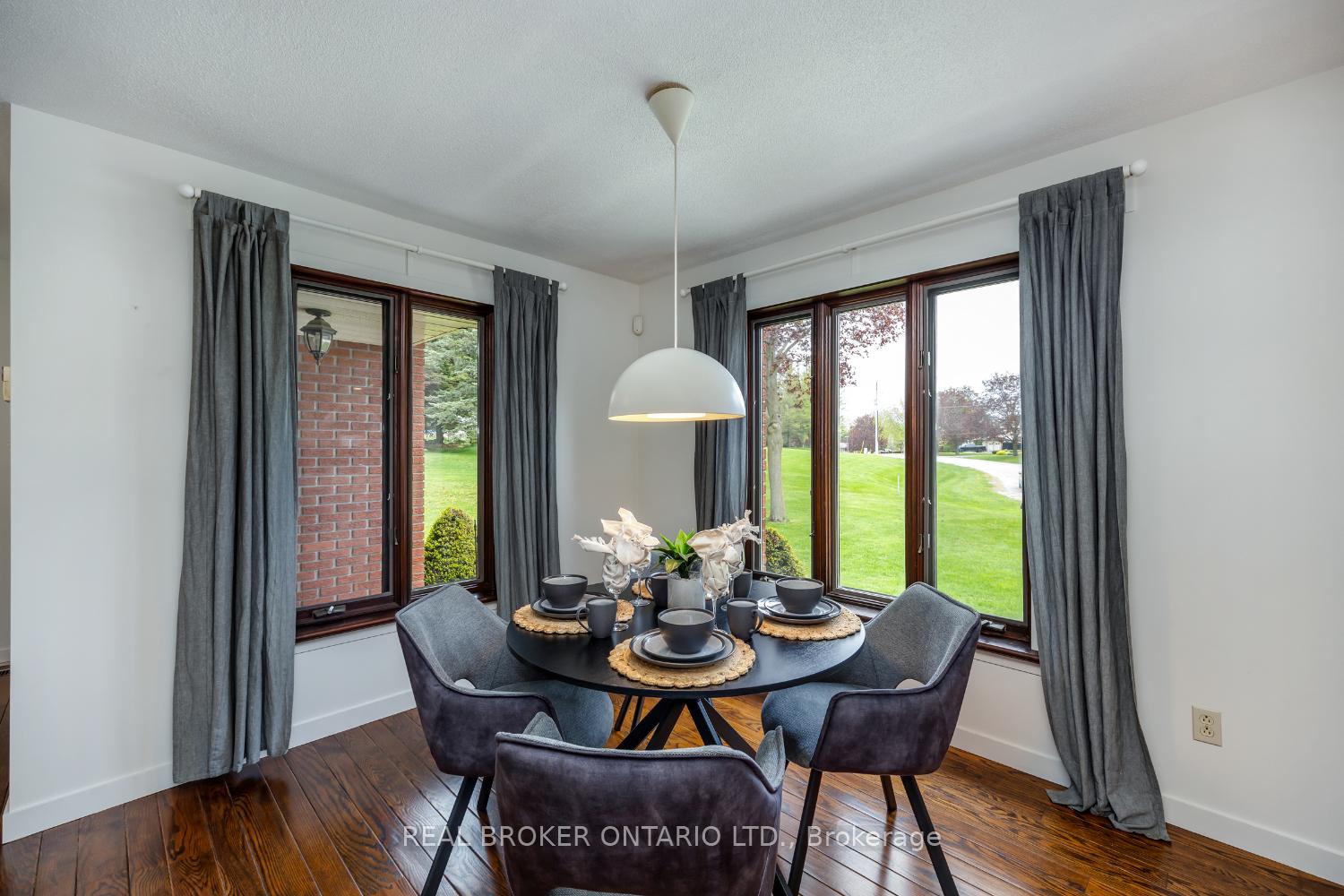 Photo 13 of 5 Hillside Court, Clarington, Rural Clarington — HOMEH