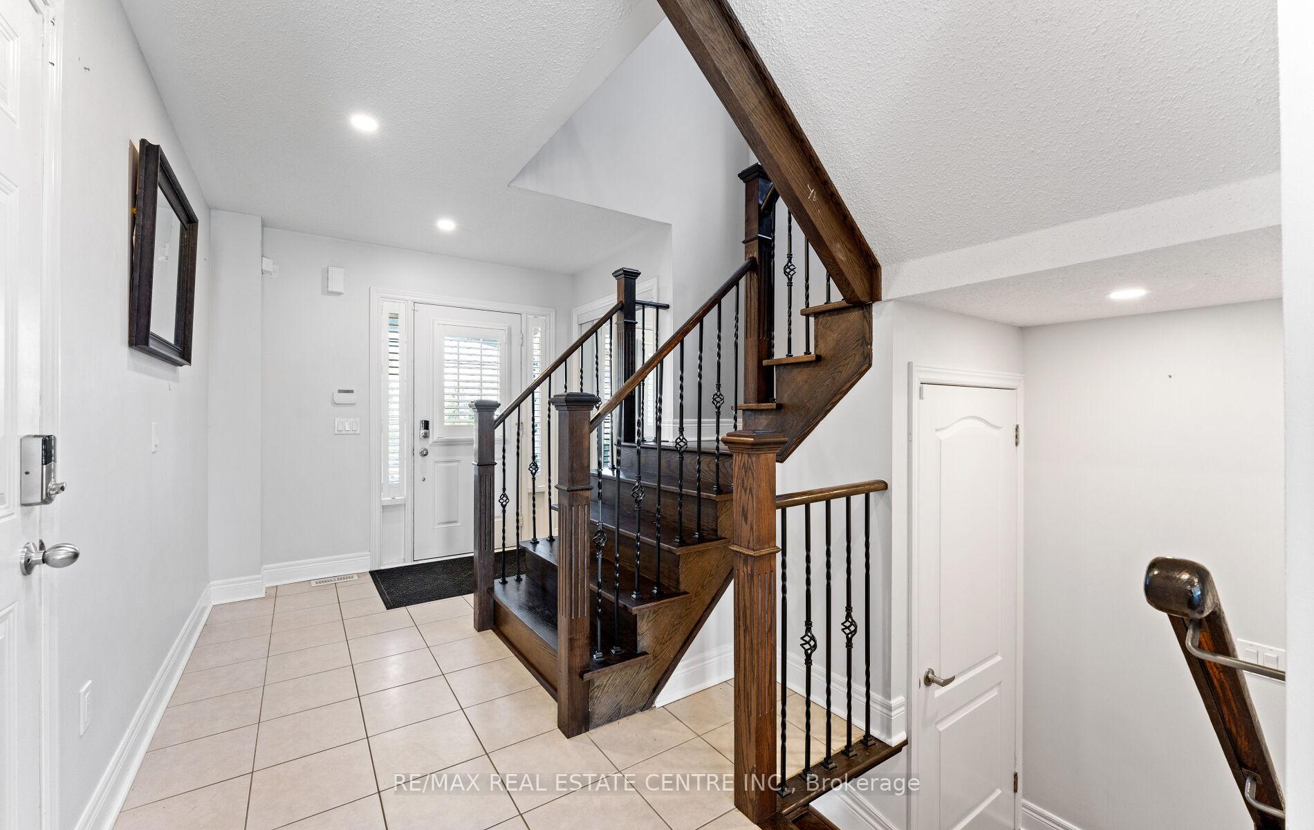 Photo 8 of 148 Bathgate Crescent, Clarington, Courtice — HOMEH